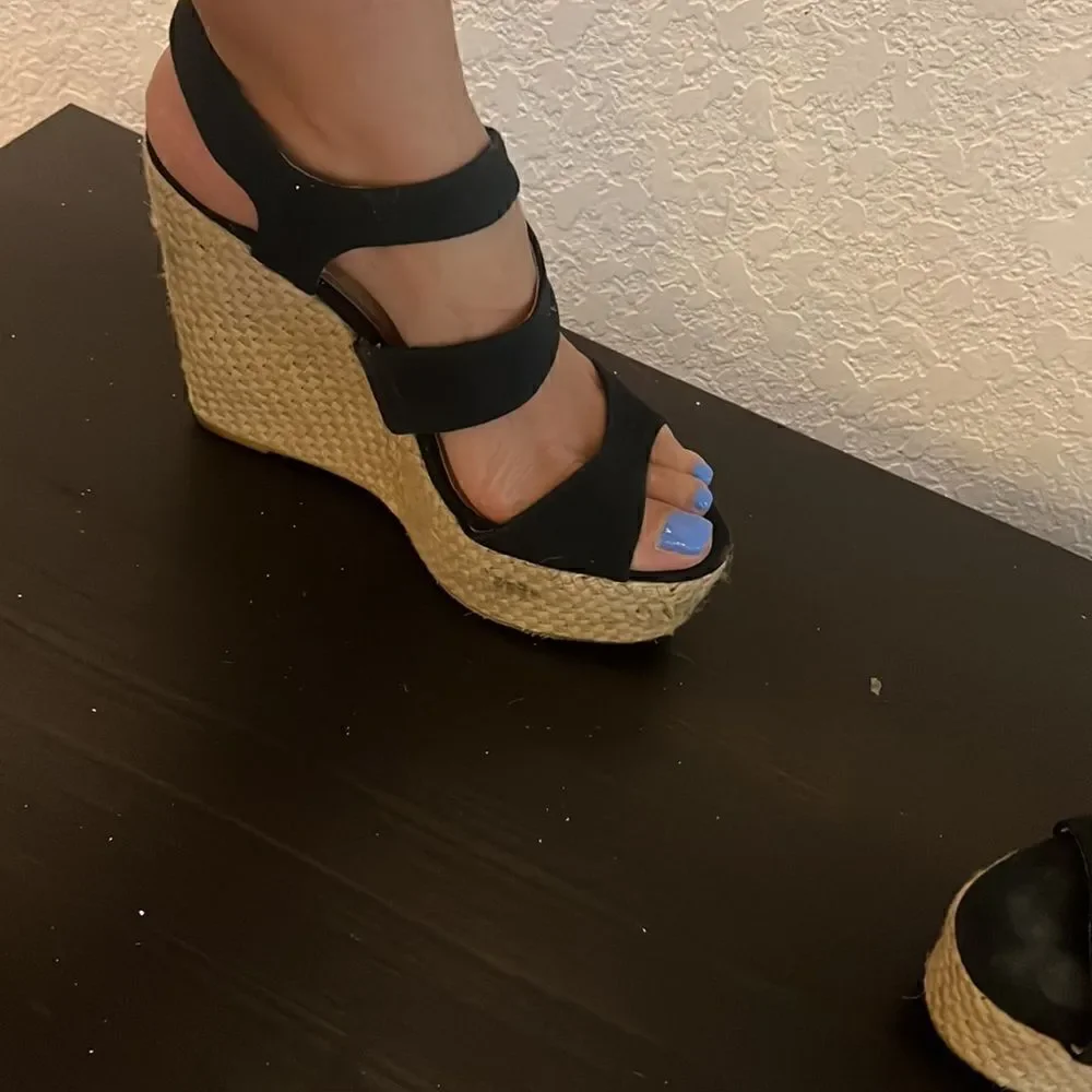 Steve Madden Wedges - Black Straw - Buckle Size 7.5